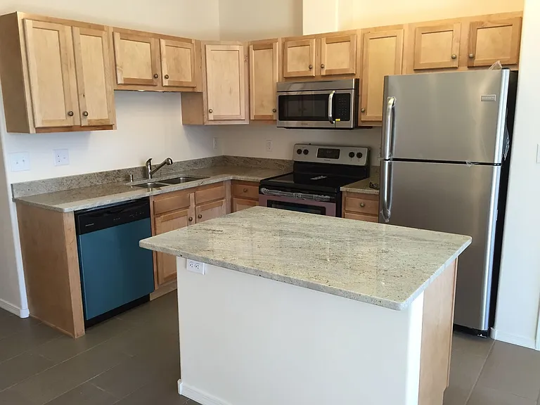 222 Yale Blvd SE — Photo 3