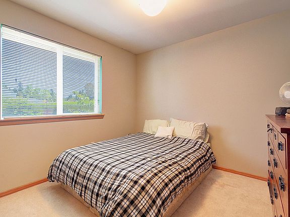 3rd image of 811 87th Ave SE