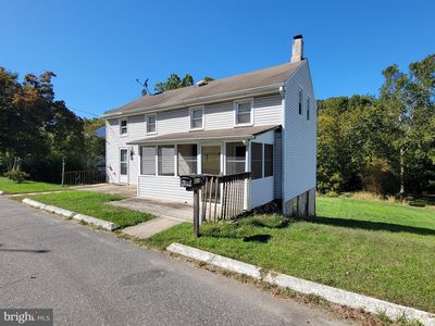807 Maple Ln, Aston, PA, 19014