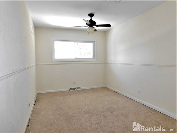 5th image of 352 Skokie Ct