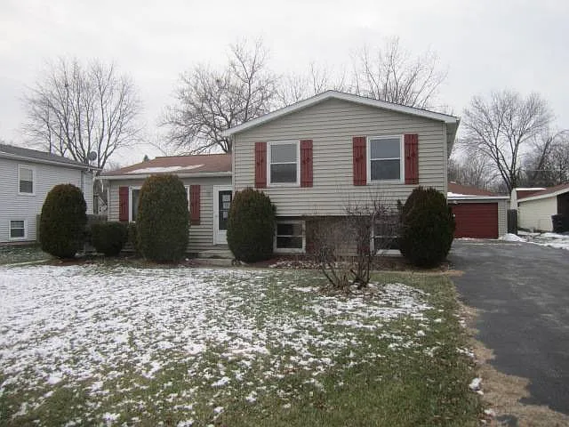 38674 N Cedar Ave photo 1