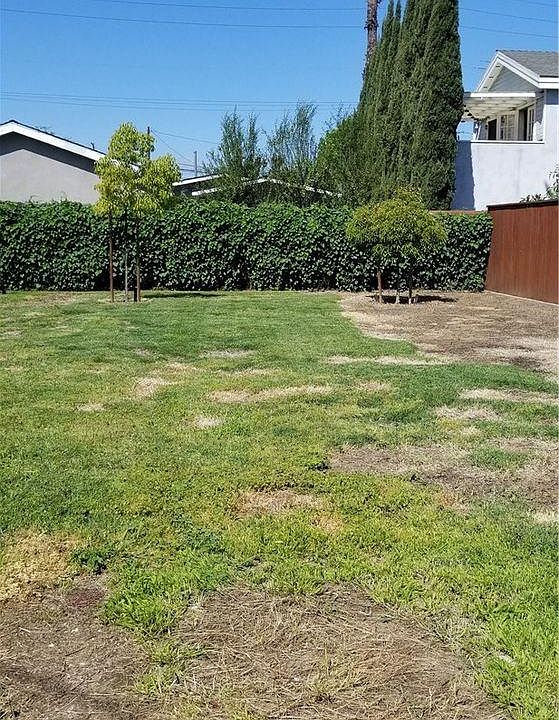 2nd image of 615 Loma Ave