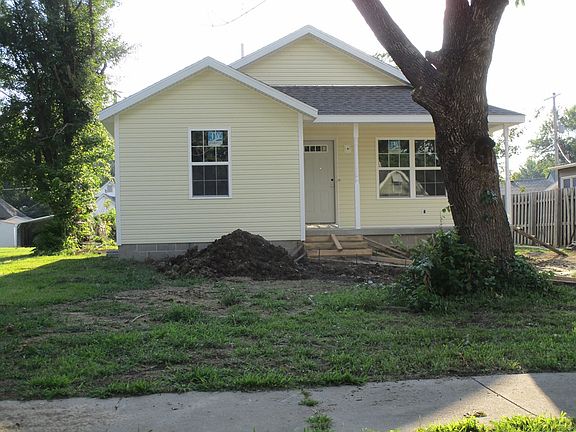 3rd image of 1805 N Elm St
