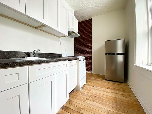 4th image of 487 Clinton Ave #1DN