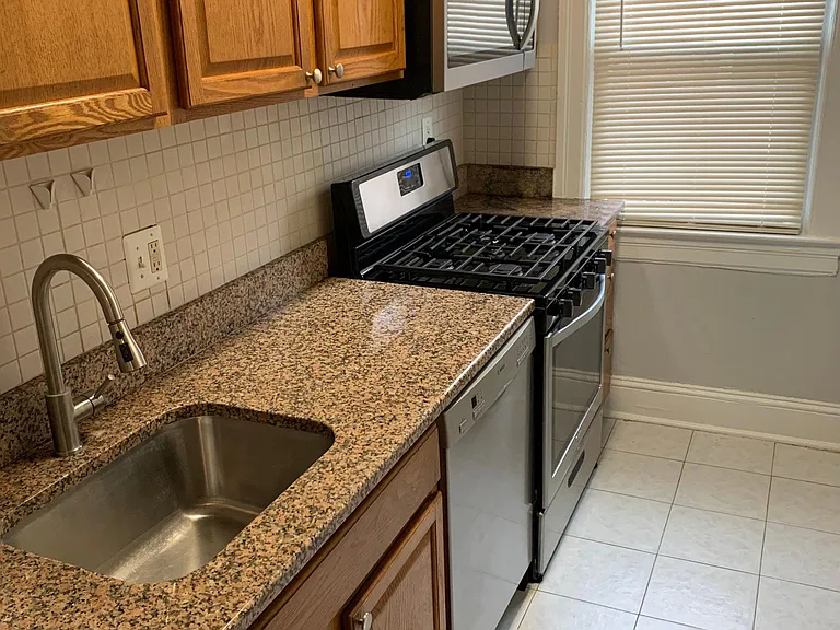 533 Peabody St NW #3 — Photo 6
