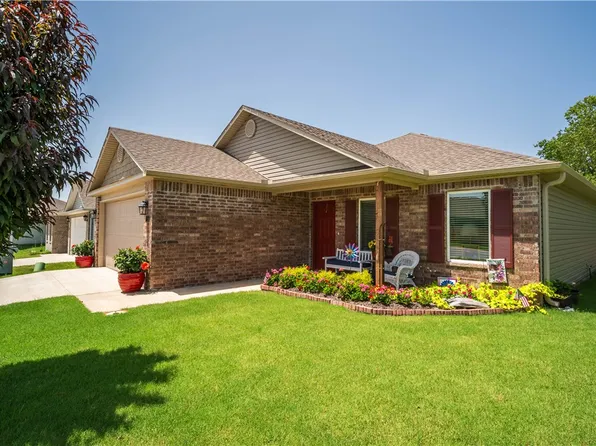 109 W Gillian Ave, Rogers, AR 72758