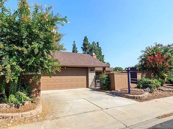 2nd image of 1837 Laurel Oak Dr