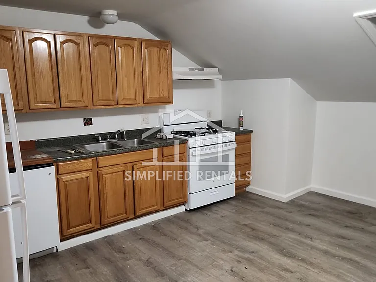 153 Belleville Ave #5W — Photo 2