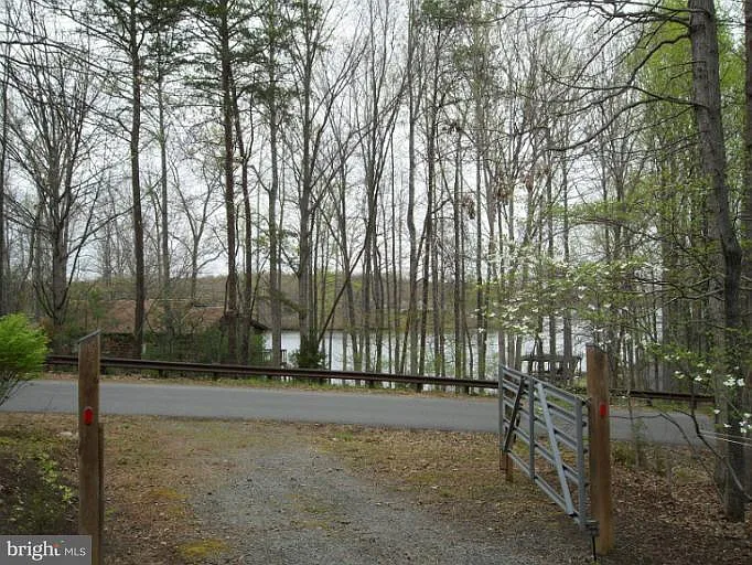 441 Douglas Rd — Photo 6