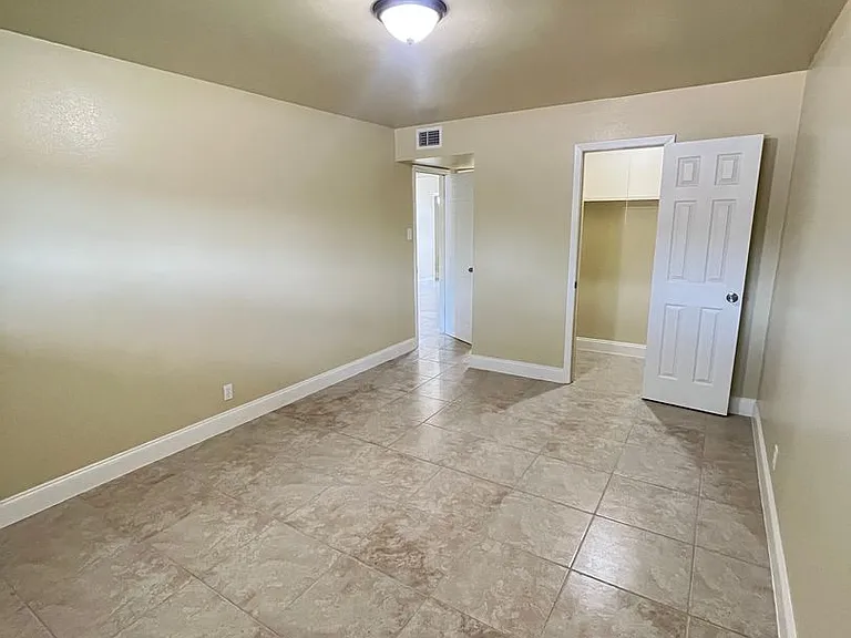 Retama Apartments — Photo 56