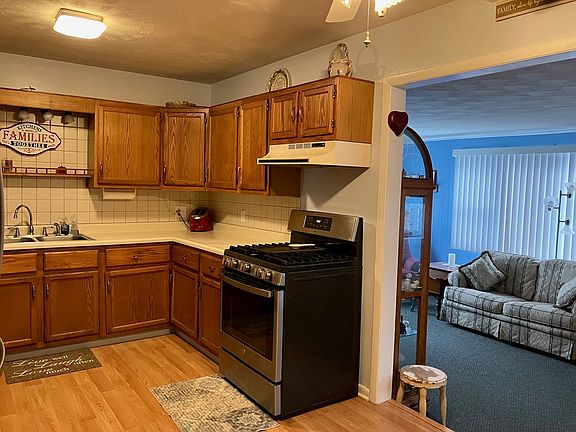 3rd image of 939 Edison St