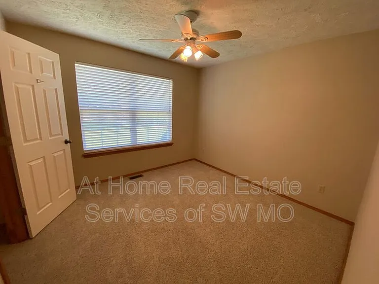 3551 E Woodside St — Photo 22