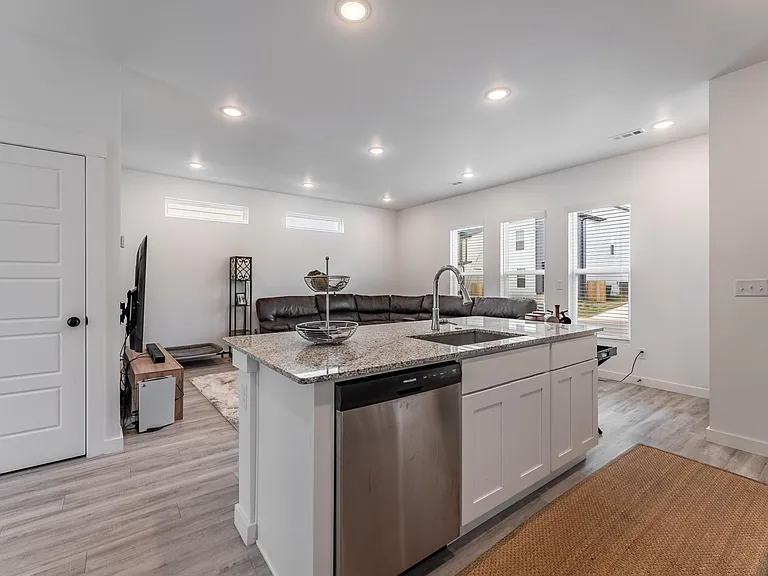 941 Boardwalk Ave — Photo 16