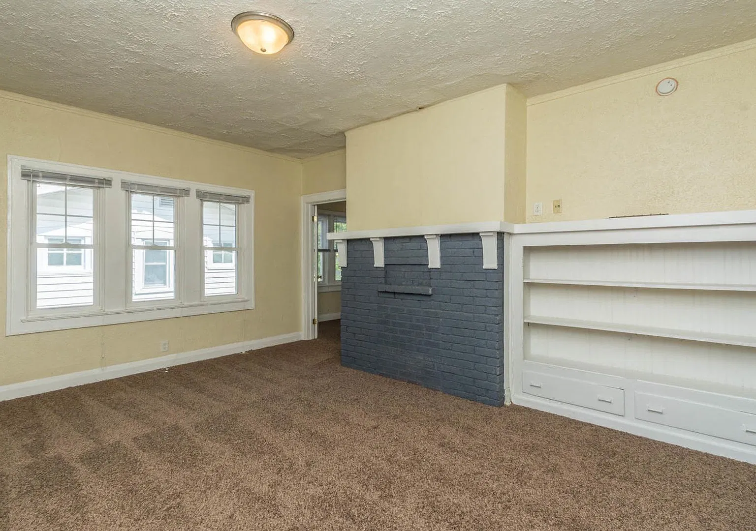 3bd close to campus available August 2027! — Photo 3