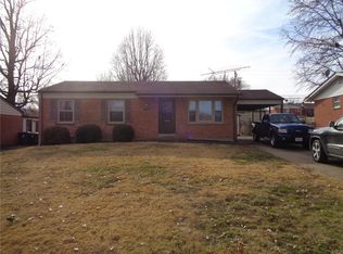 1870 Caposele Ln, Hazelwood, MO 63042
