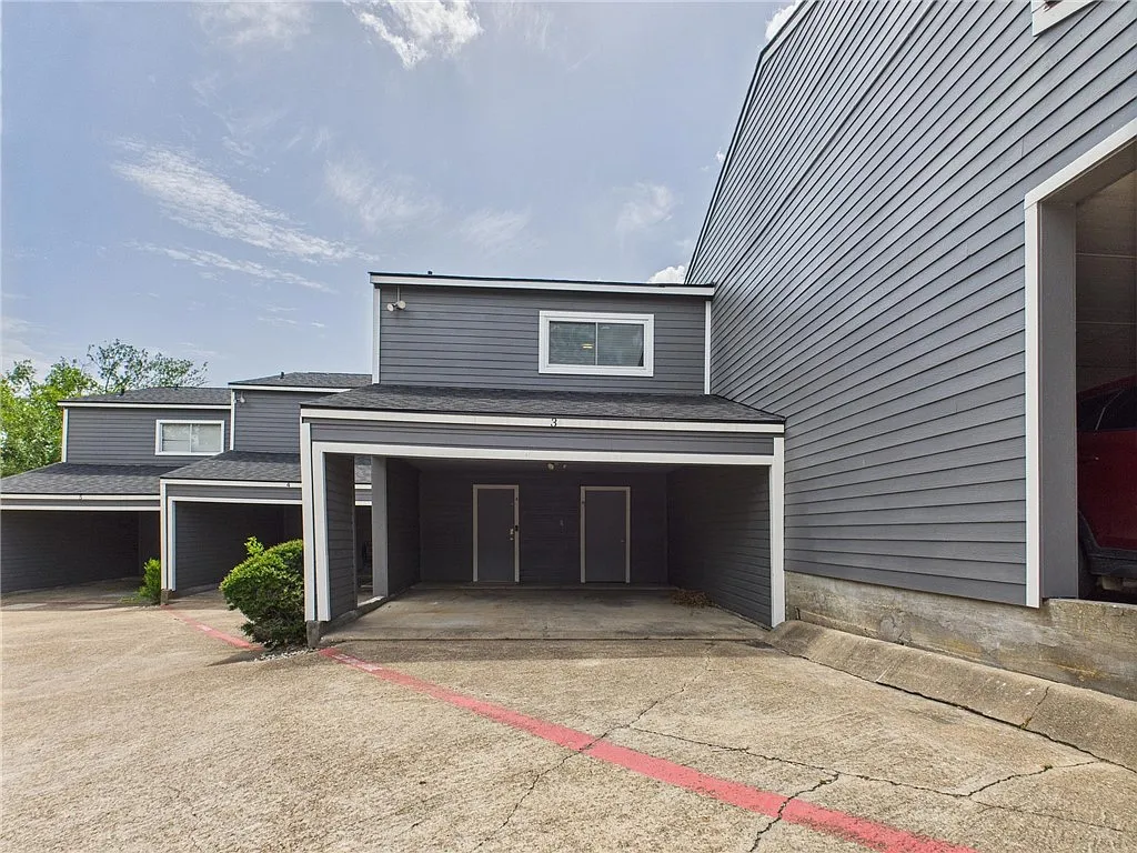 Building Photo - 1500 Olympia Way #3