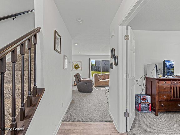 5th image of 224 Mason View Ct