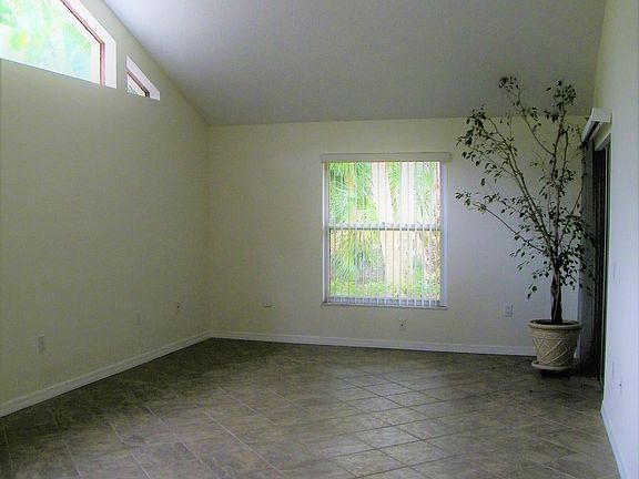 2nd image of 4828 Village Gardens Dr