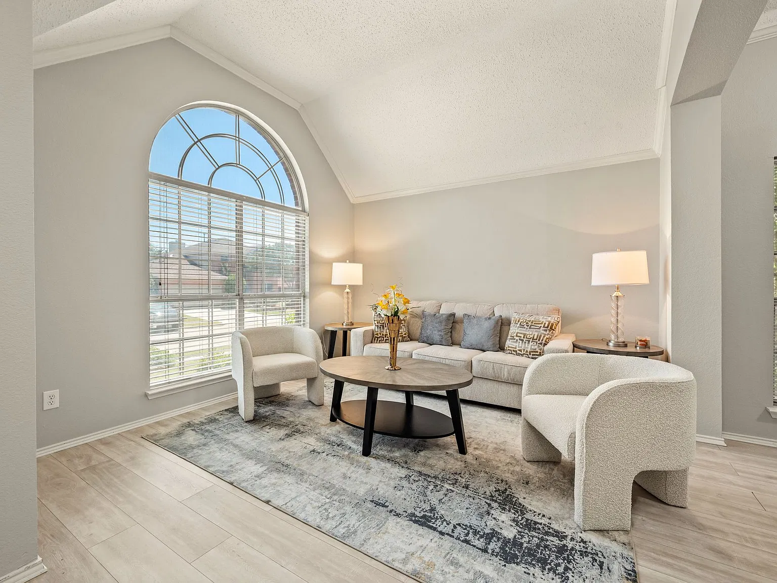 4 bed, 2149 sqft, $2,650 — Photo 3