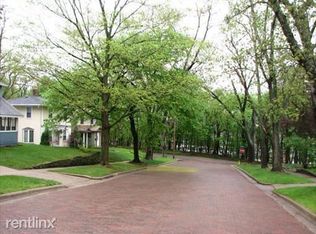 1104 Hillcrest Ave, Kalamazoo, MI 49008