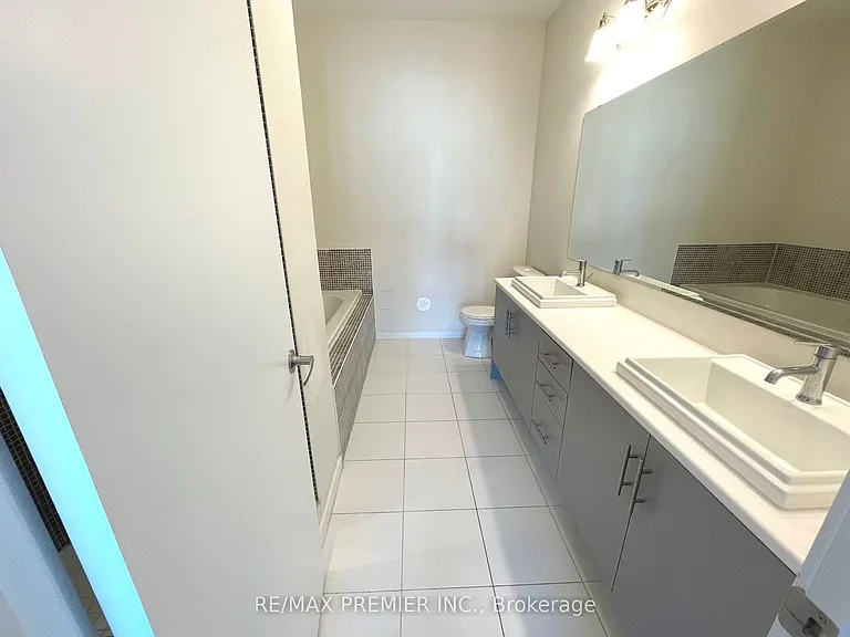 3922 Major Mackenzie Dr W — Photo 17
