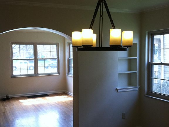 4th image of 976 Northwest Blvd