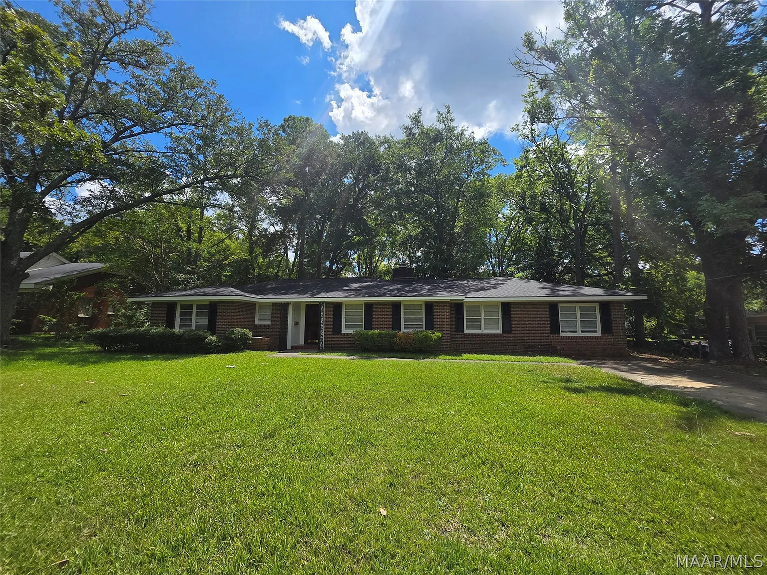 4 bed, 2.0 bath, 2374 sqft, $1,500 — Photo 1