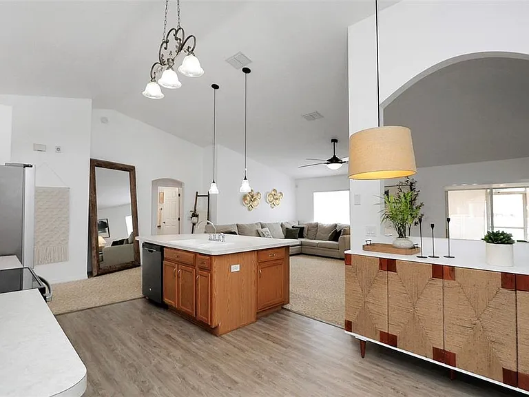 10648 SW 38th Ave — Photo 16