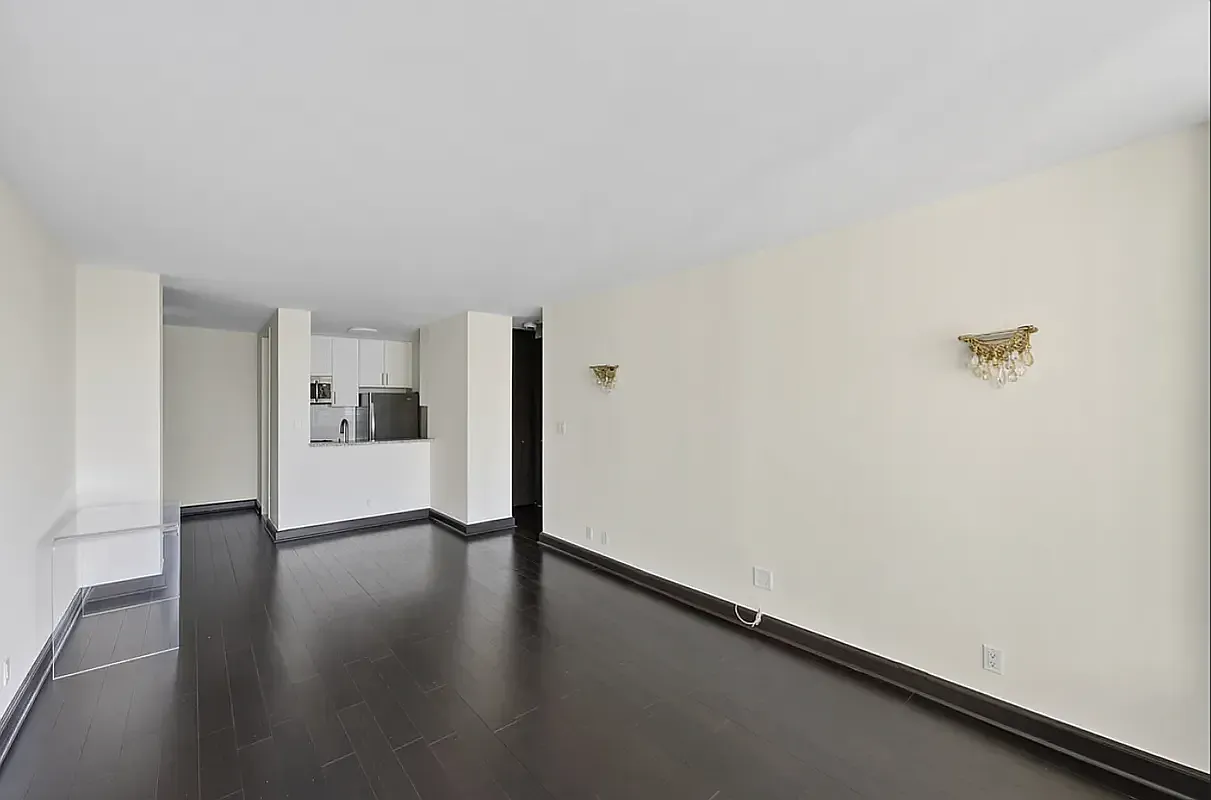 5 East 22nd Street — Photo 3