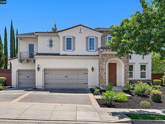 4th image of 3086 Hastings Way