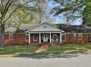 318 Poplar St, Martin, TN 38237