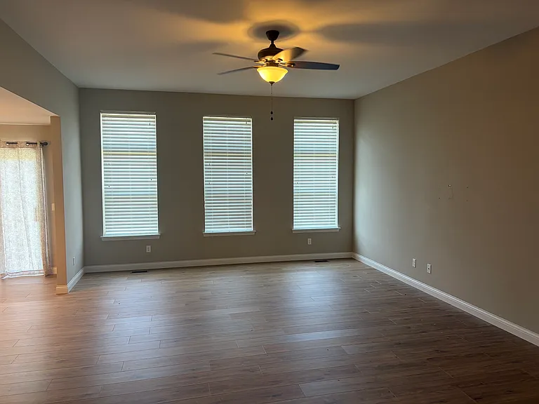 627 Gandalf Ln — Photo 7