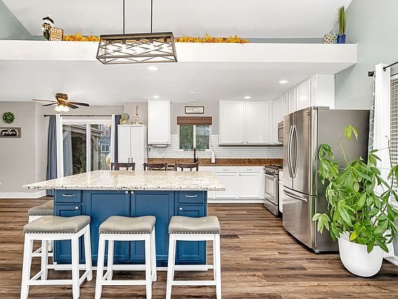 3rd image of 14429 W Melbourne Pl
