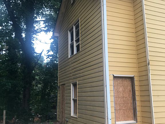 5th image of 640 Warren Ave