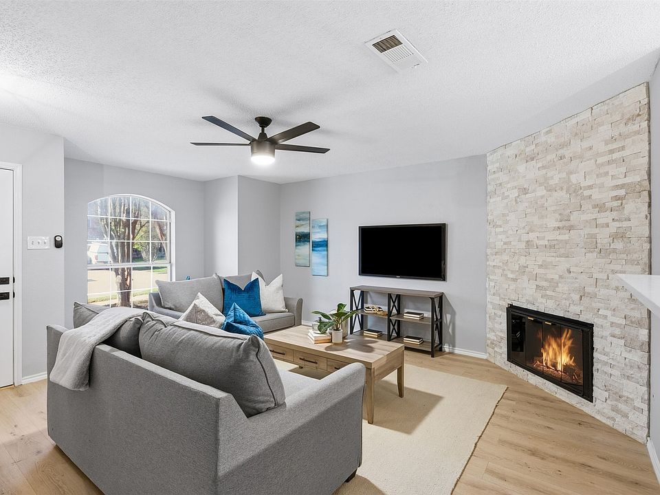 1st image of 1379 Honeysuckle Ln