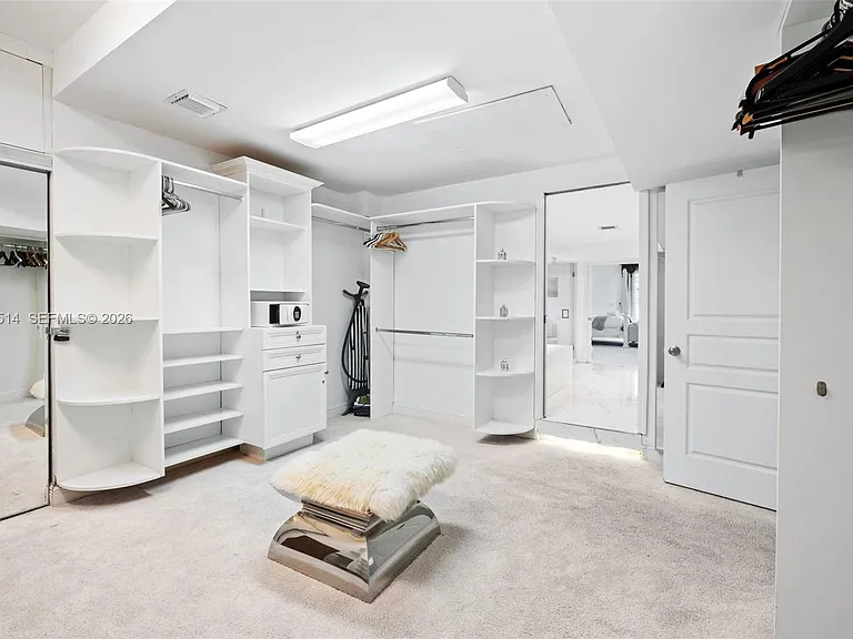 2501 Pine Tree Dr — Photo 32