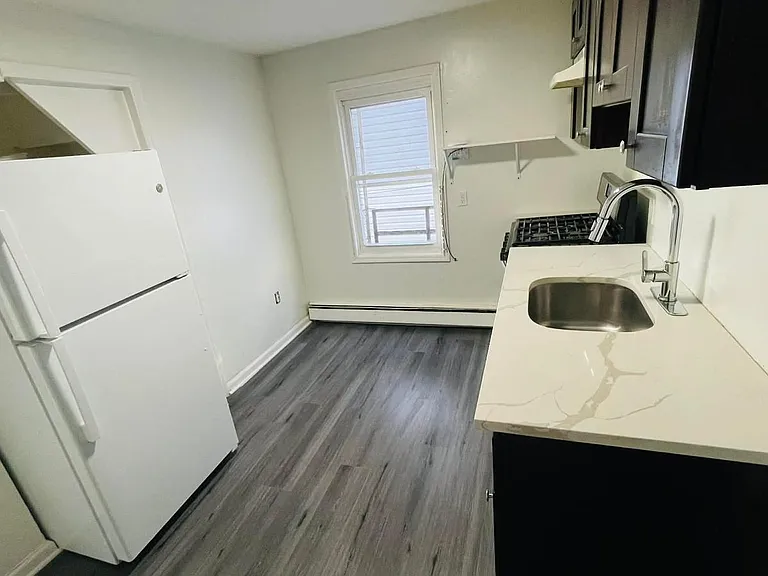 1031 Flora St #2 — Photo 8