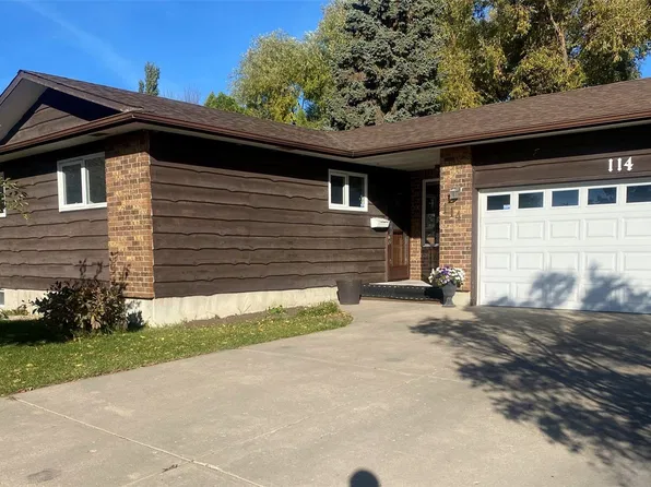 114 Willoughby Crescent, Saskatoon, SK S7H 4W7