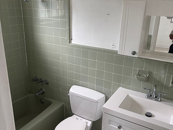 2nd image of 695 NW 44th Ave APT 4