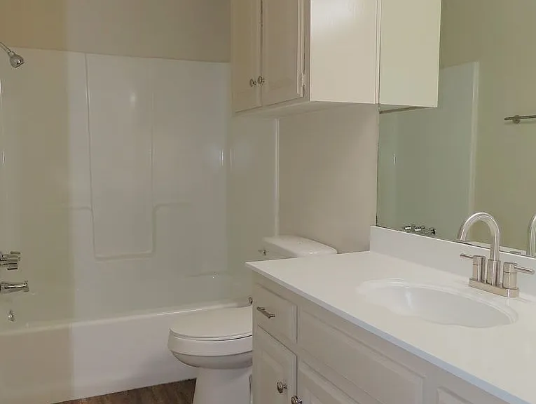 704 Kelli — Photo 13