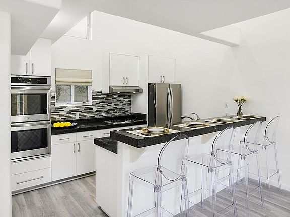 4th image of 1006 Carol Dr APT 4