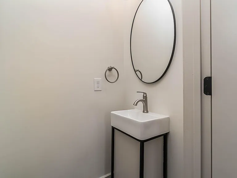 1563 Holman Ave — Photo 6
