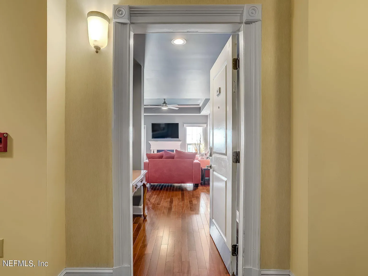 2 bed, 2.0 bath, 1338 sqft, $3,790 — Photo 4