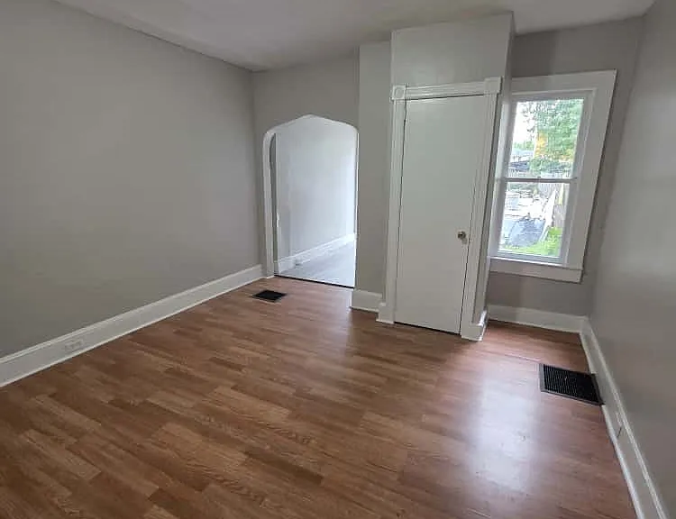 389 Hewitt St — Photo 1