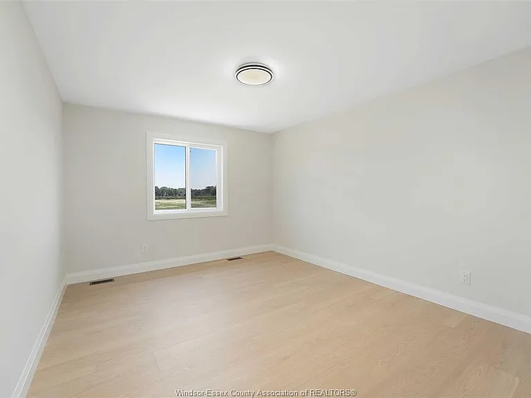 3546 Hallee Cres — Photo 17