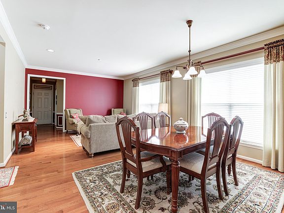 3rd image of 98 Smithfield Way