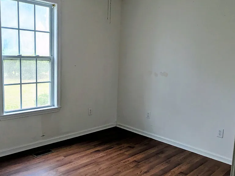 157 Lakeview Dr S — Photo 16