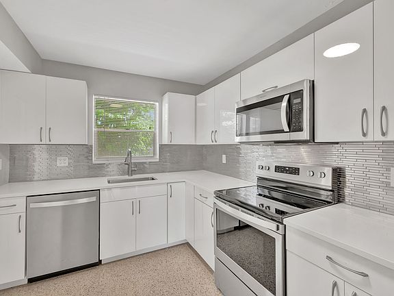 5th image of 2190 NE 51st Ct APT 302