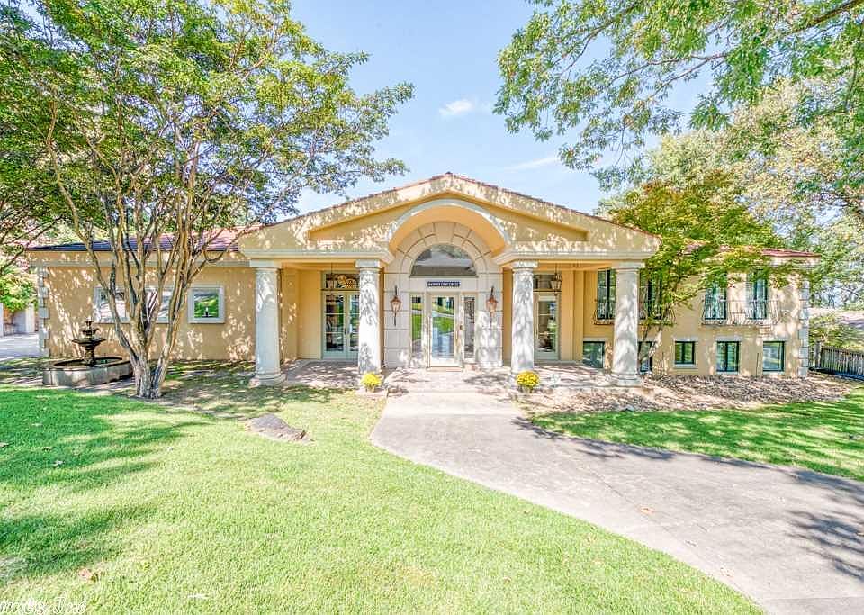 1st image of 4 River Oaks Cir