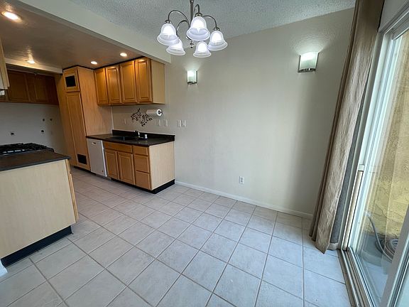 4th image of 918 S Mountain Ave APT D